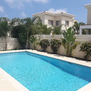 anthorina-villa7.protaras-cy-hotels.com/